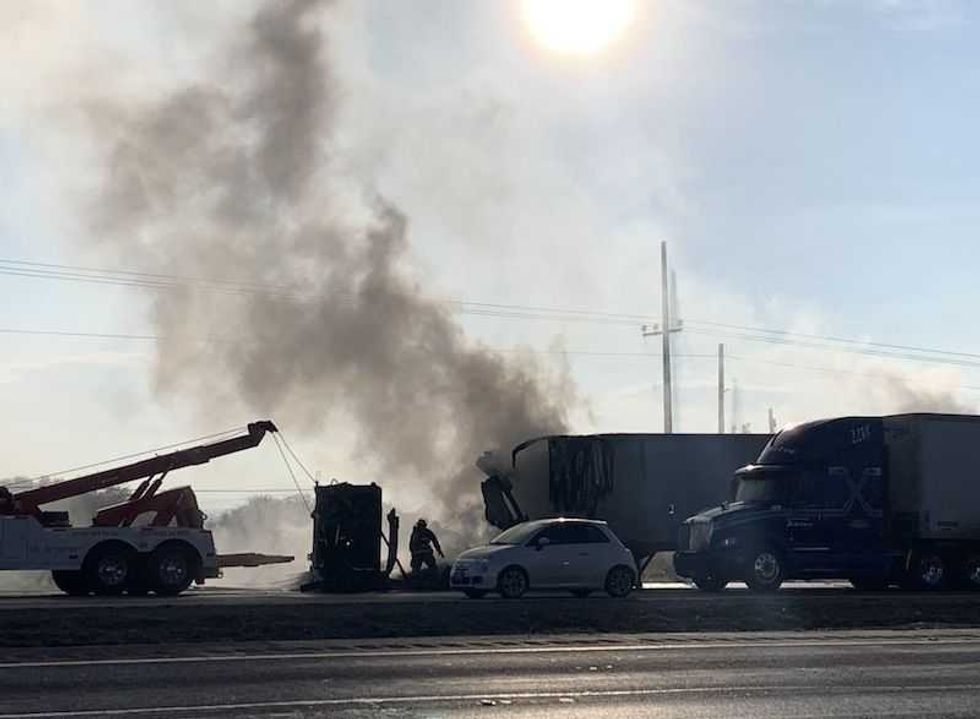 arde trailer en la autopista mexico queretaro pipa de excellence invade carril 2 1