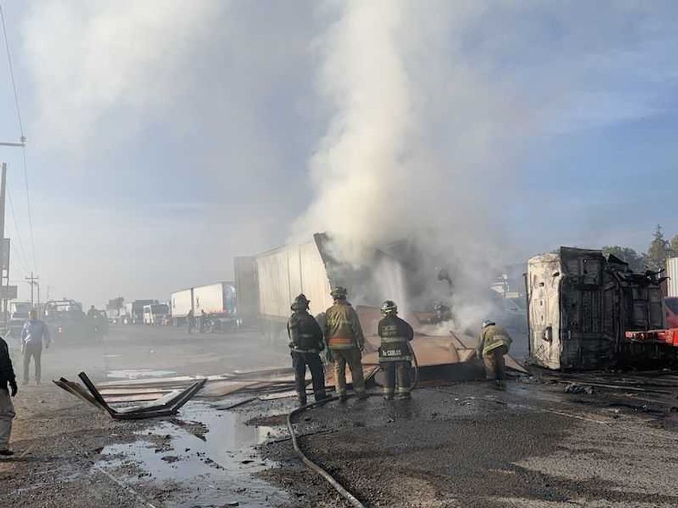 arde trailer en la autopista mexico queretaro pipa de excellence invade carril 4