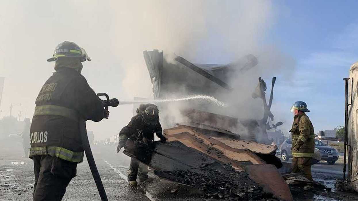 arde-trailer-en-la-autopista-mexico-queretaro-pipa-de-excellence-invade-carril-9