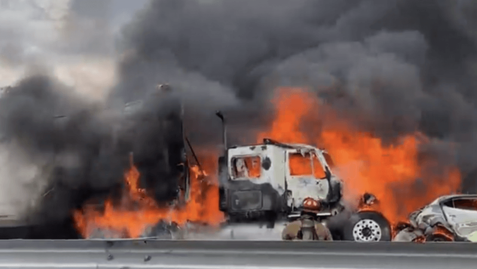 Arde tráiler en la México Querétaro.