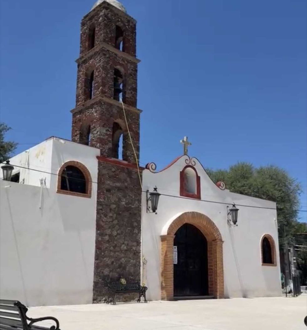 Arranque de techumbre met\u00e1lica en cancha de comunidad Casablanca, San Juan del R\u00edo, agosto 2026