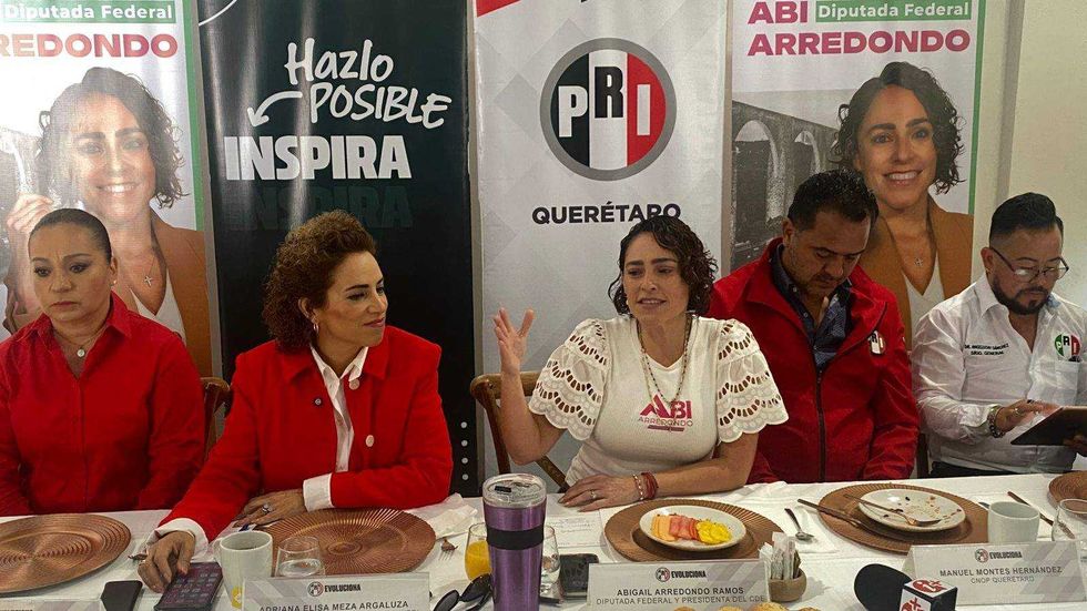 Arredondo critica reformas federales y militarización durante gira priista.