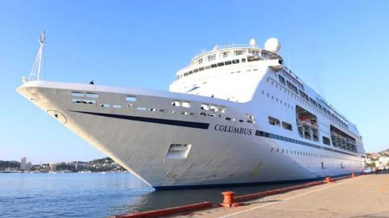 arriba-el-crucero-mv-artania-al-puerto-de-acapulco.jpg