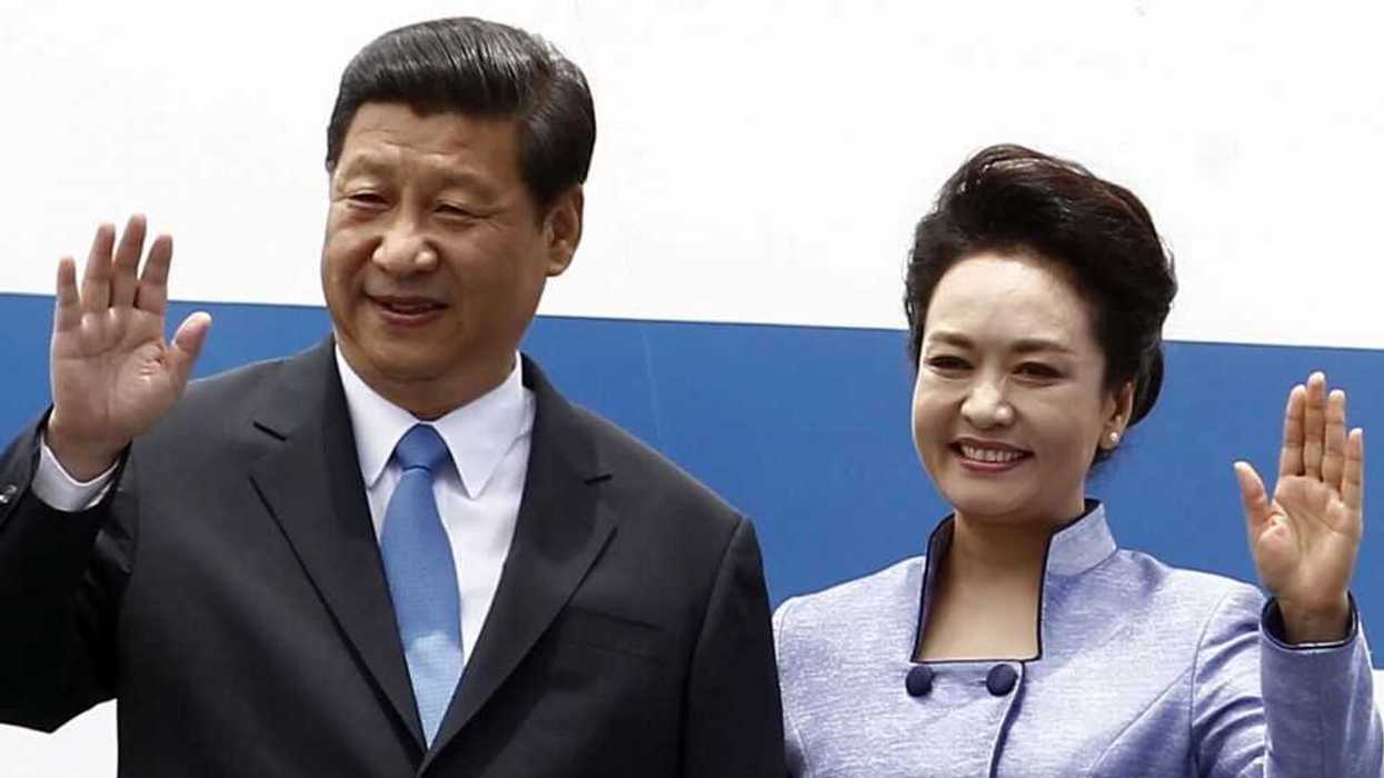 Arribó a México el presidente de la República Popular China, Xi Jinping, acompañado de su esposa, Peng Liyuang, para una visita de Estado de tres días. NOTIMEX