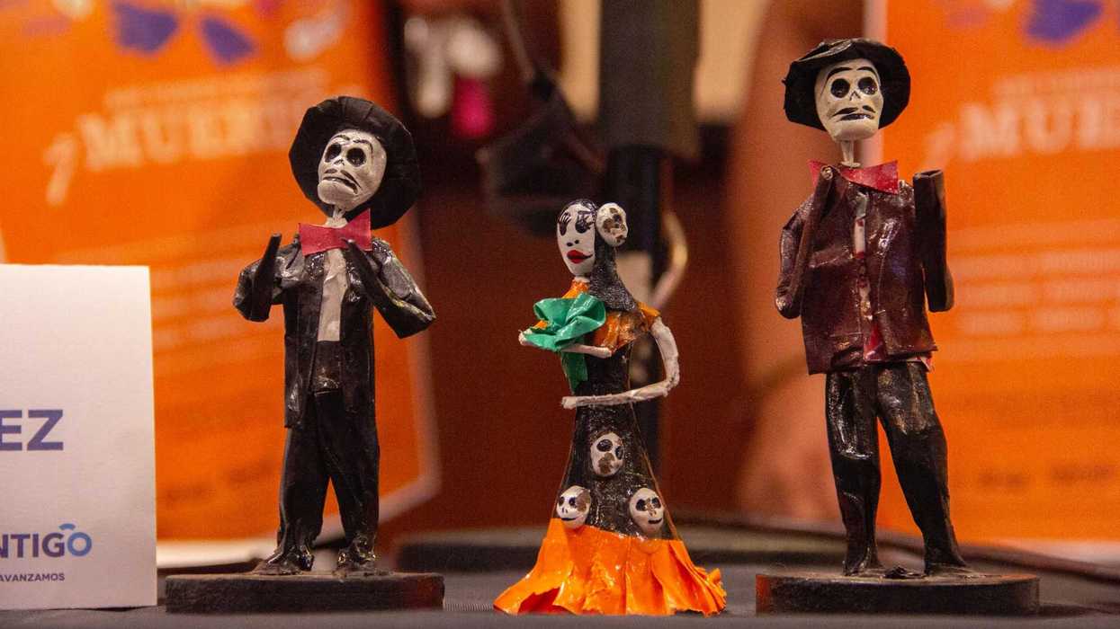 Artesanías y elementos para montar un altar de Día de Muertos