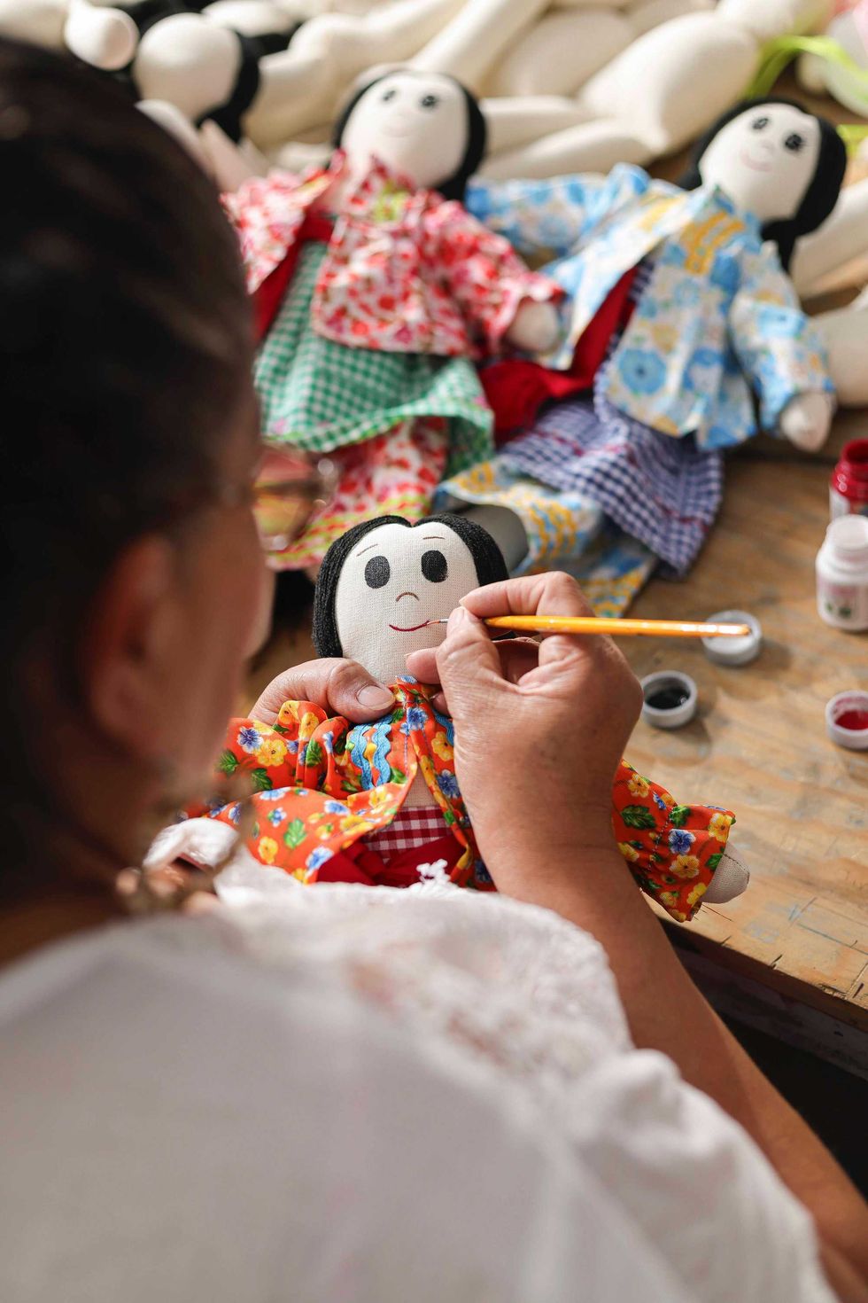 Artesanos de Corregidora preparan participaci\u00f3n en FITUR 2026 en Madrid con alcalde Chepe Guerrero.
