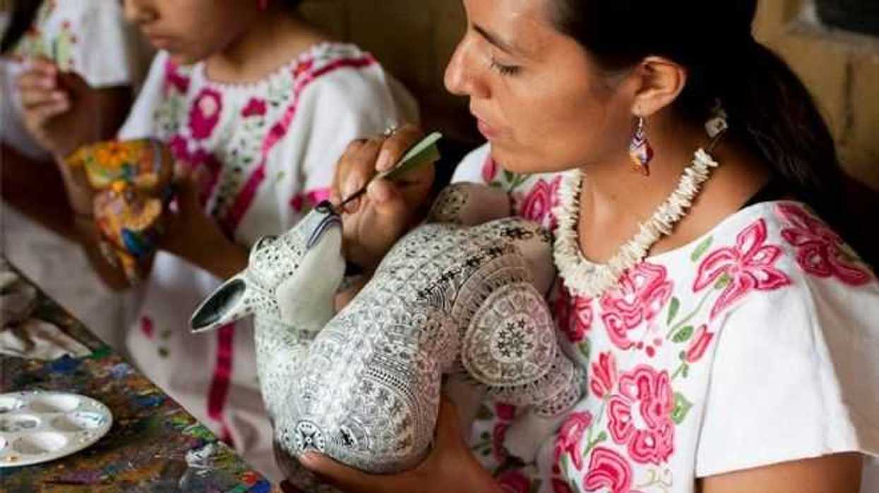 Artesanos de la Ruta Mágica de las artesanías en Oaxaca coinciden en que turistas locales, nacionales e internacionales benefician a cientos de familias de las comunidades dedicadas a esta noble labor. FOTO/NOTIMEX