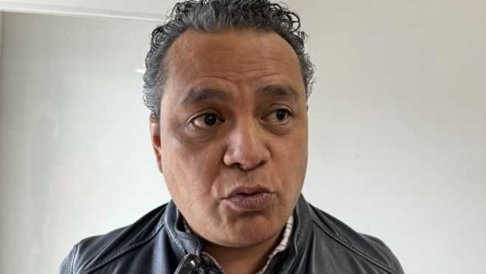 Arturo Calvario, Regidor.