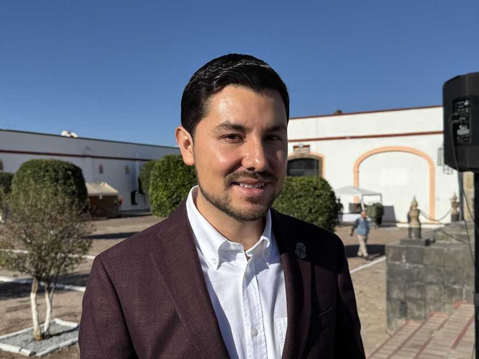 Asalto a camión de pasajeros deja un policía herido en Tequisquiapan.