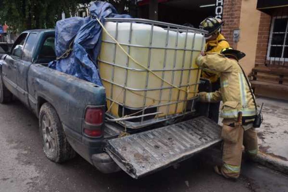 asegura poes camioneta contenedor combustible robado