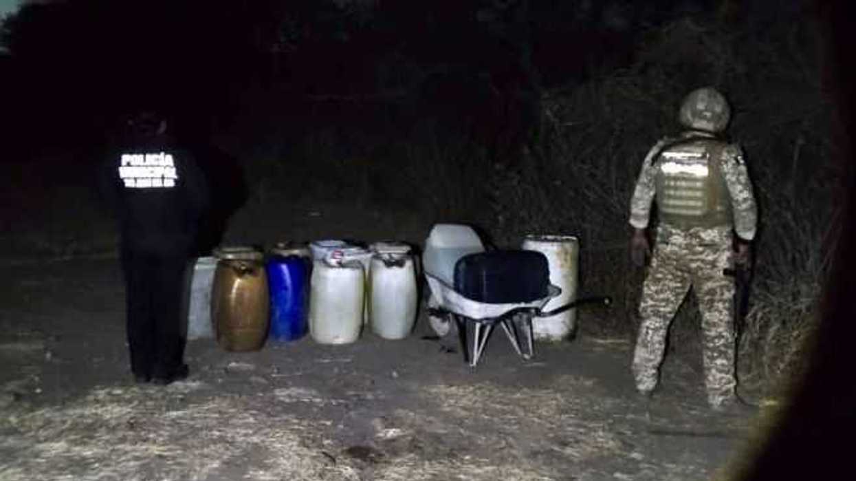 Aseguran 850 litros de hidrocarburo en Loma Alta.