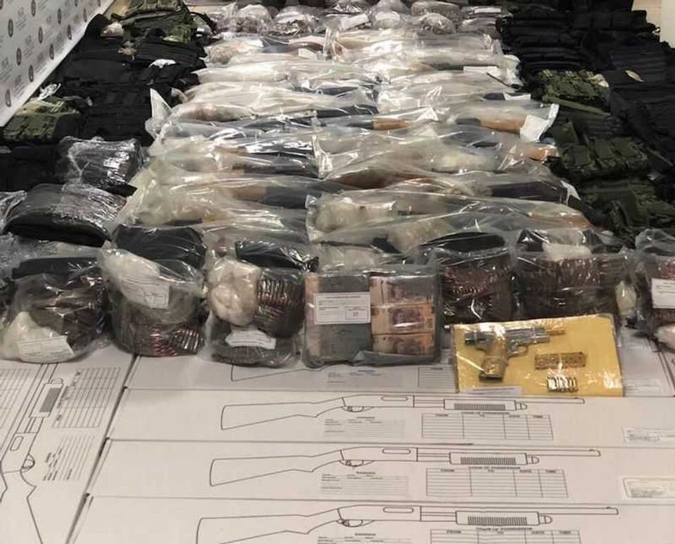 aseguran armas cartuchos y 1 5 millones de pesos en nuevo leon 3