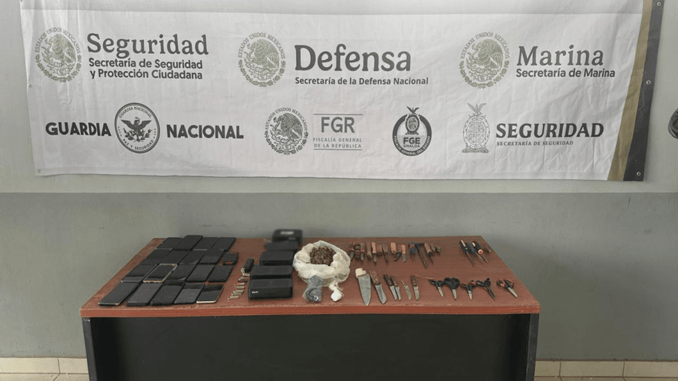 Aseguran armas, drogas y detienen a presuntos delincuentes en Sinaloa.