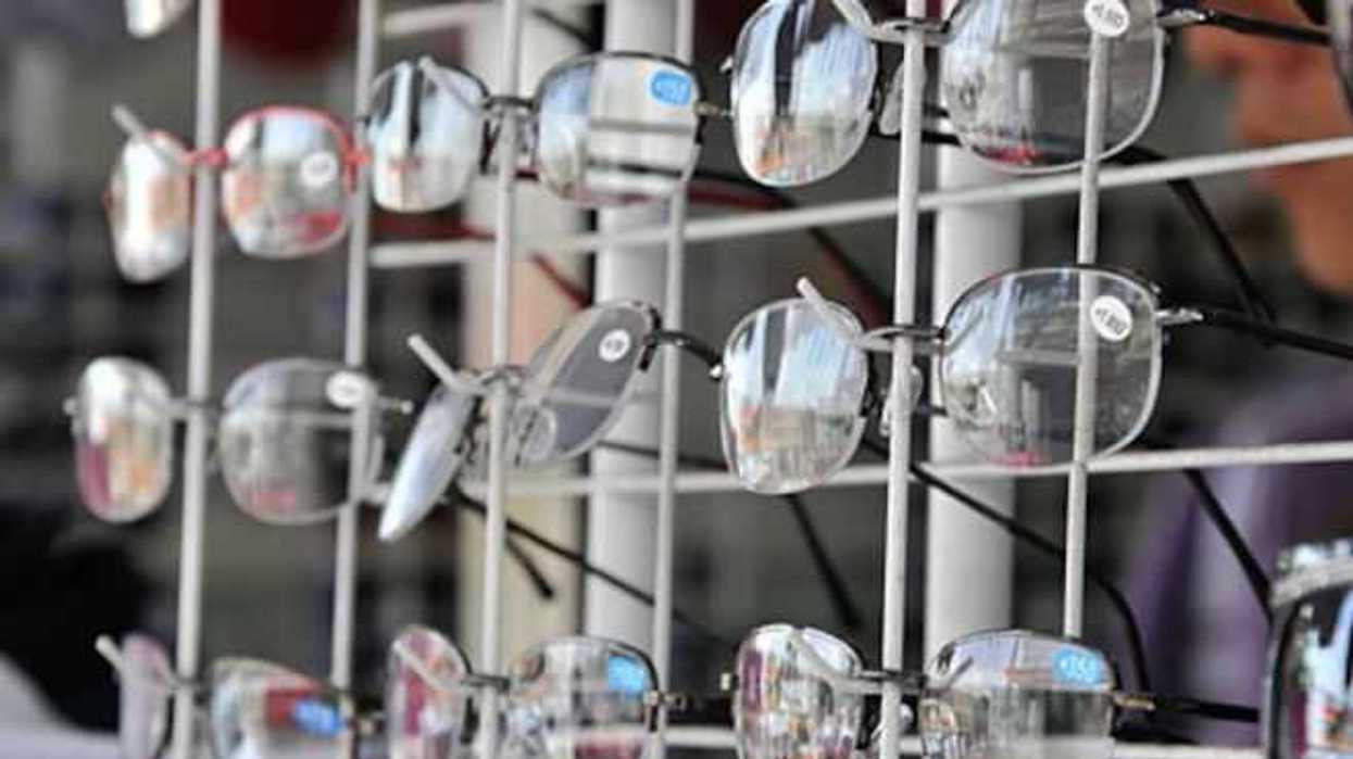 Aseguran ocho mil lentes de marca sin registro de autenticidad.