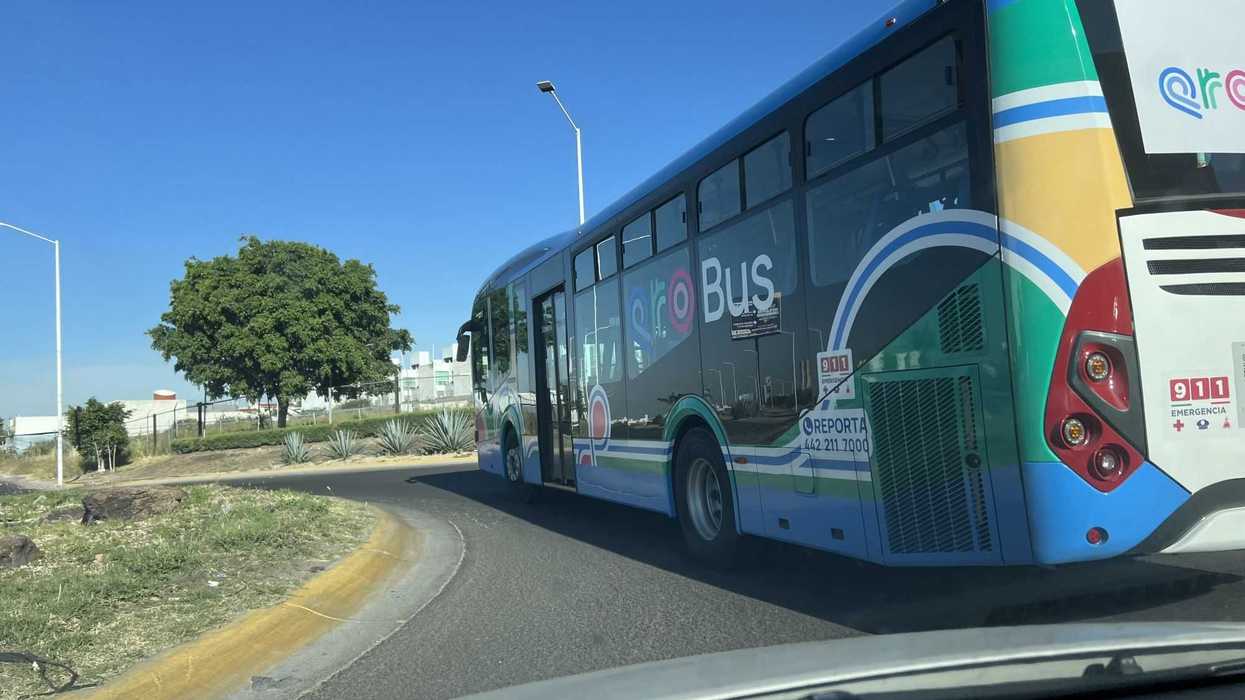 Aseguran salario y prestaciones a operadoras de Qrobús en Querétaro.