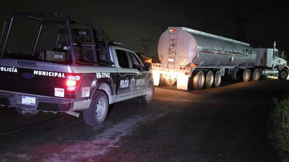 Aseguran tractocamión y toma clandestina en San Javier, San Juan del Río.