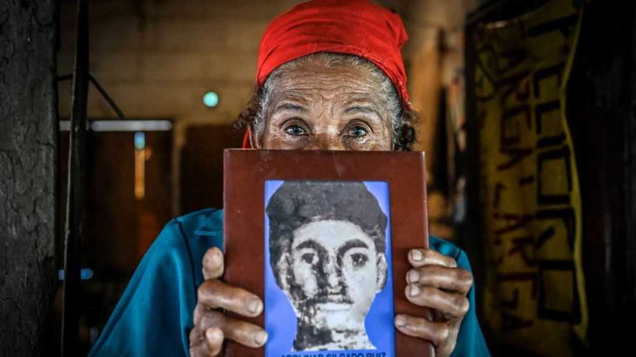 "Así sea por una uña": ropa, huesos y ADN para identificar desaparecidos en Colombia. AFP.