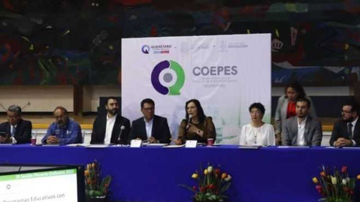 Asiste Ferrusca Ortiz a sesión estatal de educación en Querétaro.