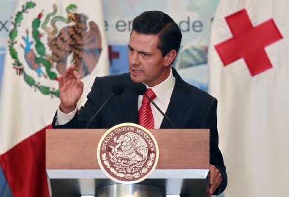 ASISTE PEÑA NIETO A REUNIÓN DE LA CRUZ ROJA MEXICANA