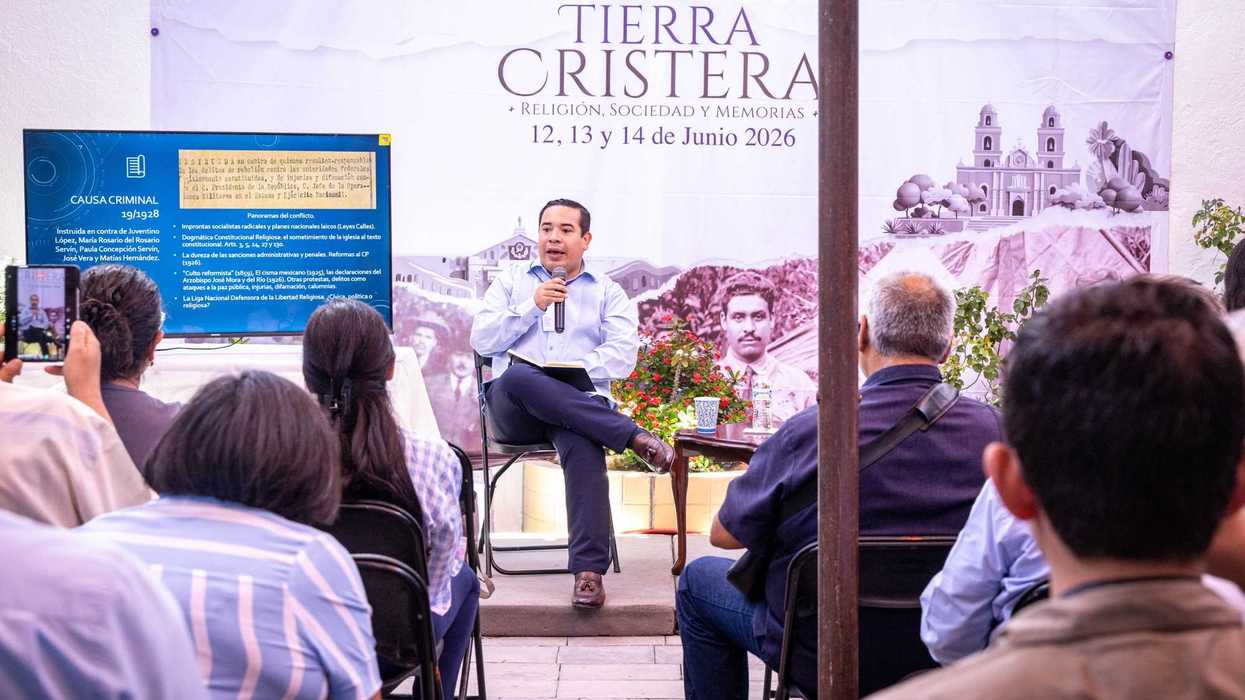 Asistentes durante una conferencia del Primer Congreso Tierra Cristera en la Casa de la Cultura de Colón, Querétaro.