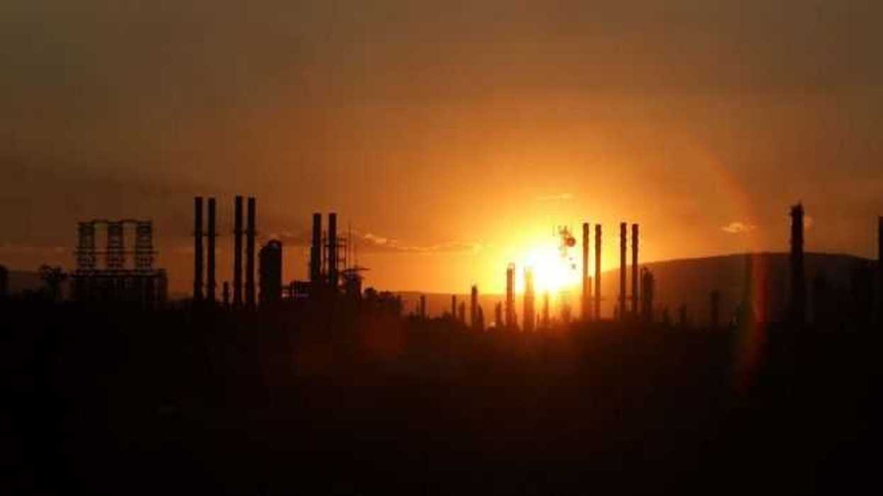 Atardecer cobrizo y profuso en Tula