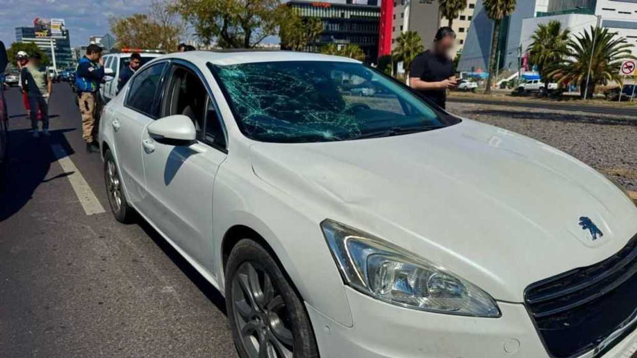 Atropellamiento en Boulevard Bernardo Quintana deja herido.