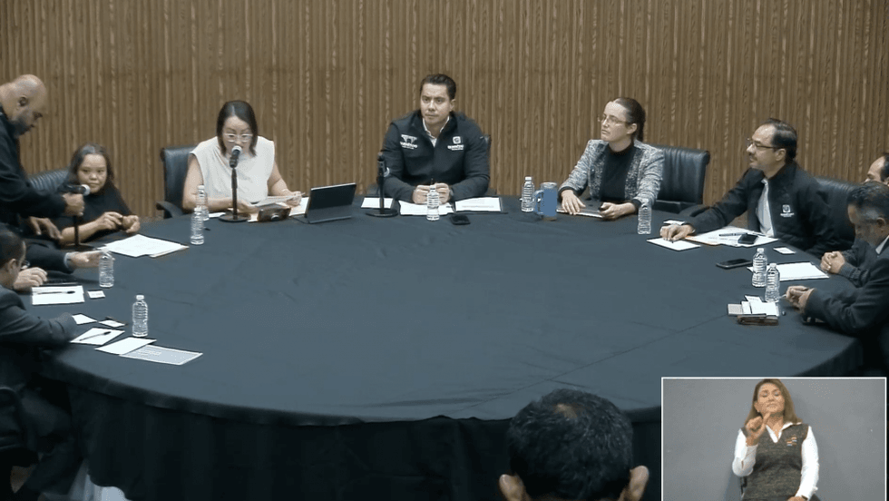 Audiencia pública municipal de Querétaro donde la ciudadanía exige 40% presupuestal para seguridad vial, banquetas accesibles y zonas 30 tras documentar 371 muertes en 2024.