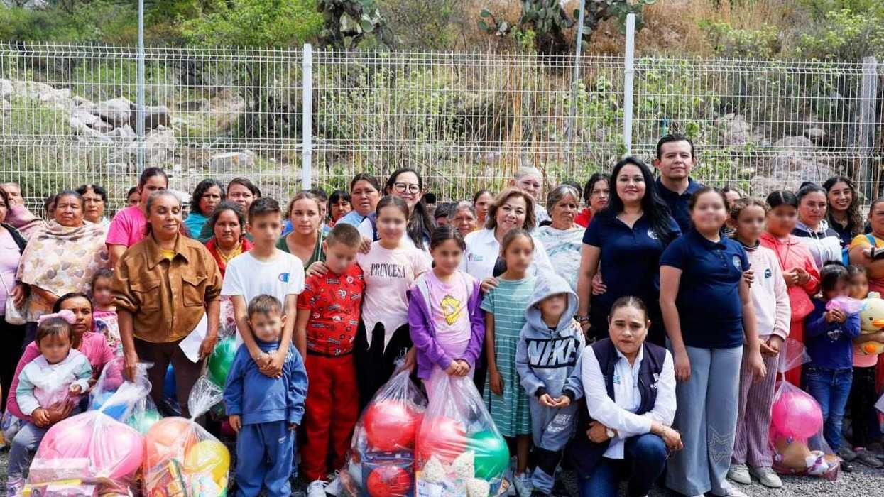 Aula de usos múltiples La Versolilla en Santa Rosa Jáuregui durante la entrega del SMDIF Querétaro a 114 niños