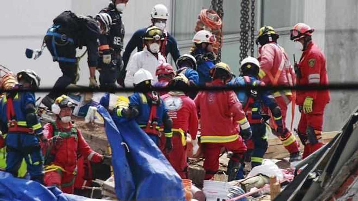 aumenta-a-355-los-fallecidos-en-pais-sismo