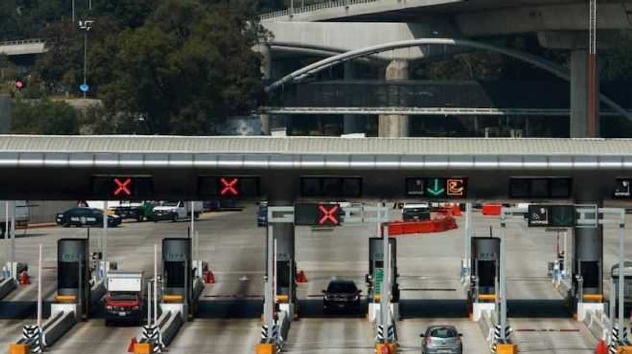 aumenta-cifra-de-autos-que-dejan-la-capital-por-principales-autopistas
