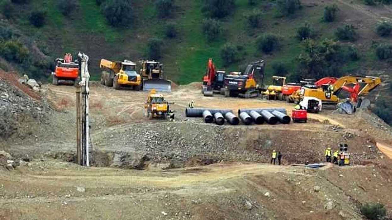 aumentan-dificultades-para-rescatar-a-nino-espanol-tras-caer-a-un-pozo