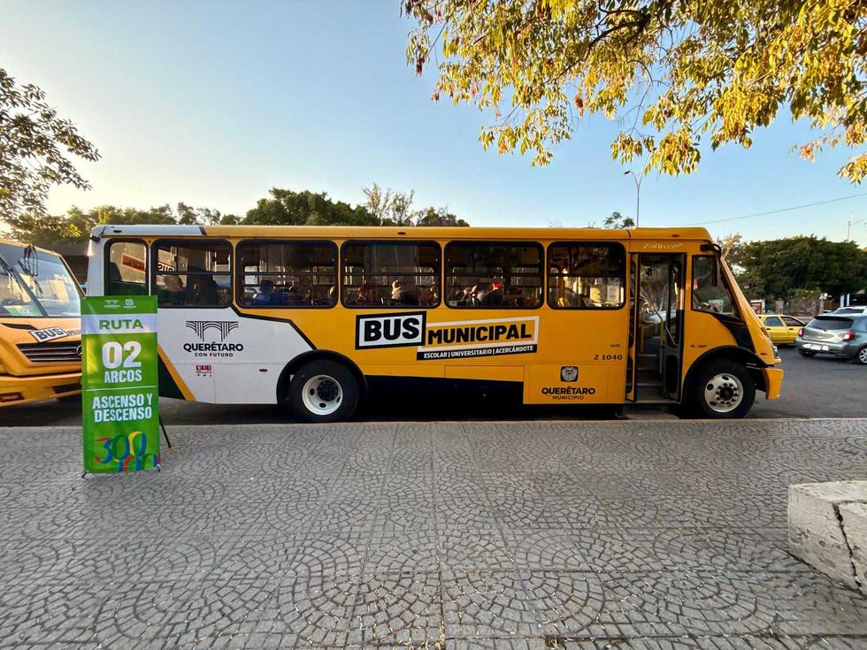 Autob\u00fas del servicio especial de transporte gratuito para el tricentenario del Acueducto de Quer\u00e9taro, operativo con 3 mil 630 ascensos registrados sin incidencias