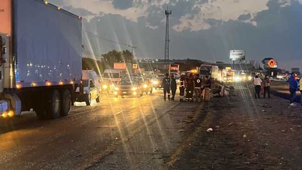 Autobús ETN y vehículo causan fatal accidente en la México Querétaro. FOTOS: MARTIN GARCIA