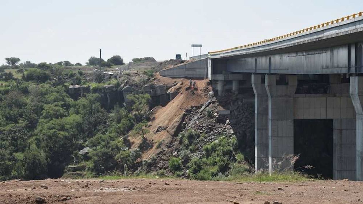 autopista-palmillas-apaseo-deslaves