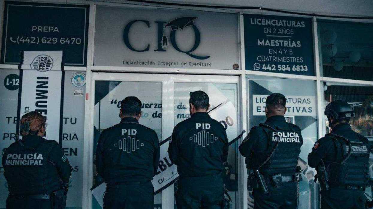 Autoridades aseguraron certificados, documentación y equipo de cómputo en el inmueble cateado.