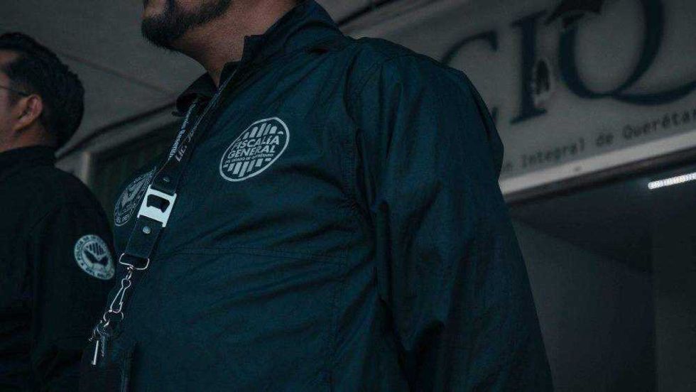 Autoridades aseguraron certificados, documentación y equipo de cómputo en el inmueble cateado.