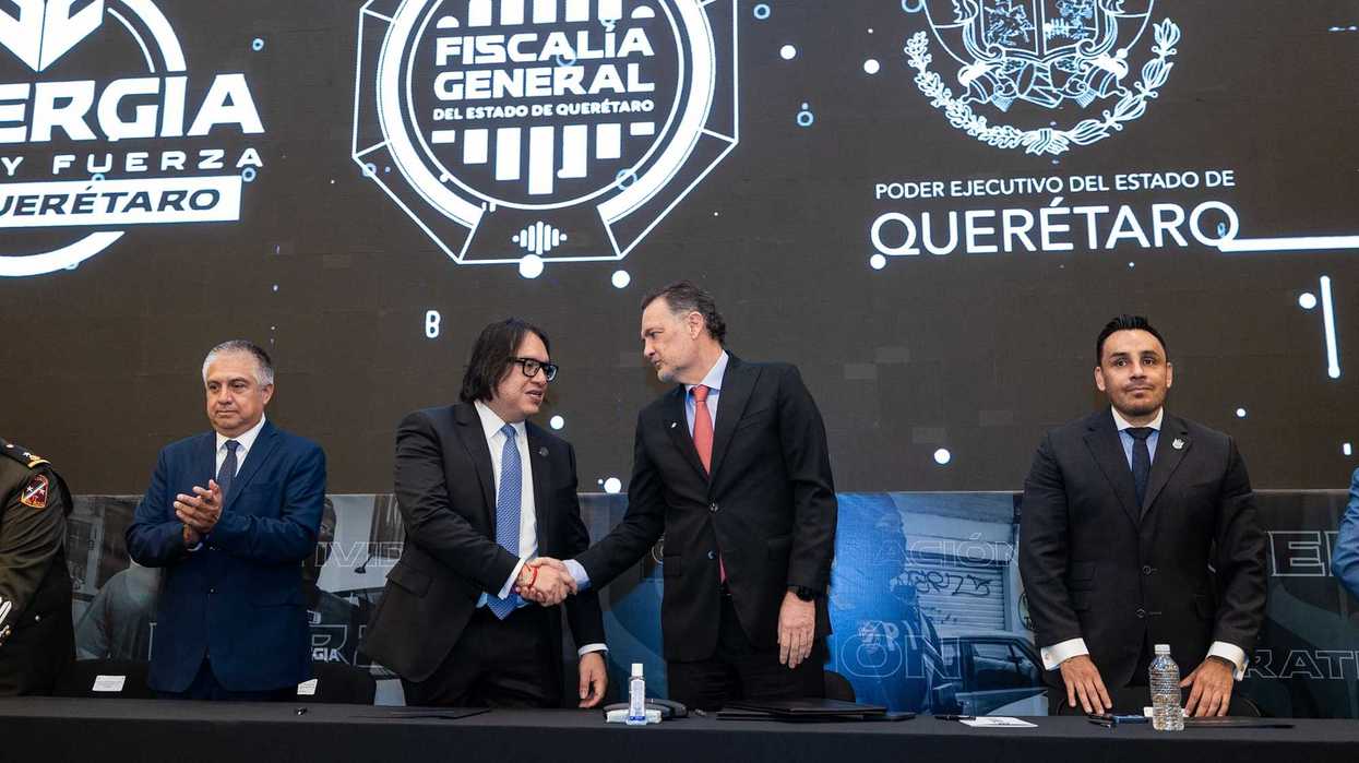 Autoridades de Querétaro durante el acto de colaboración entre la Fiscalía y corporaciones de seguridad en la estrategia Sinergia.