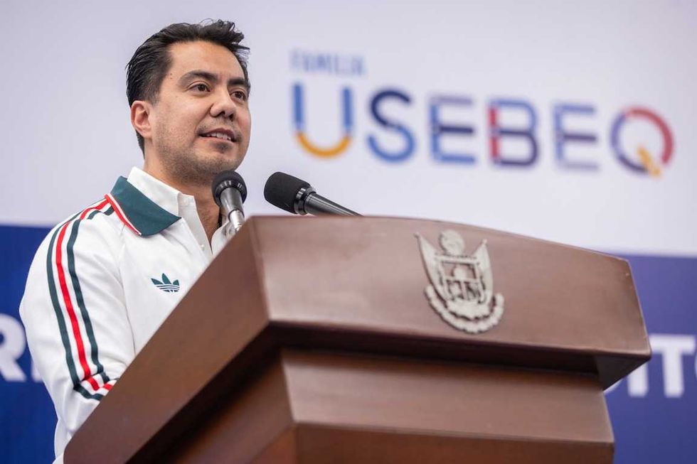 Autoridades entregan el nuevo auditorio de la Secundaria Benito Ju\u00e1rez en Quer\u00e9taro.