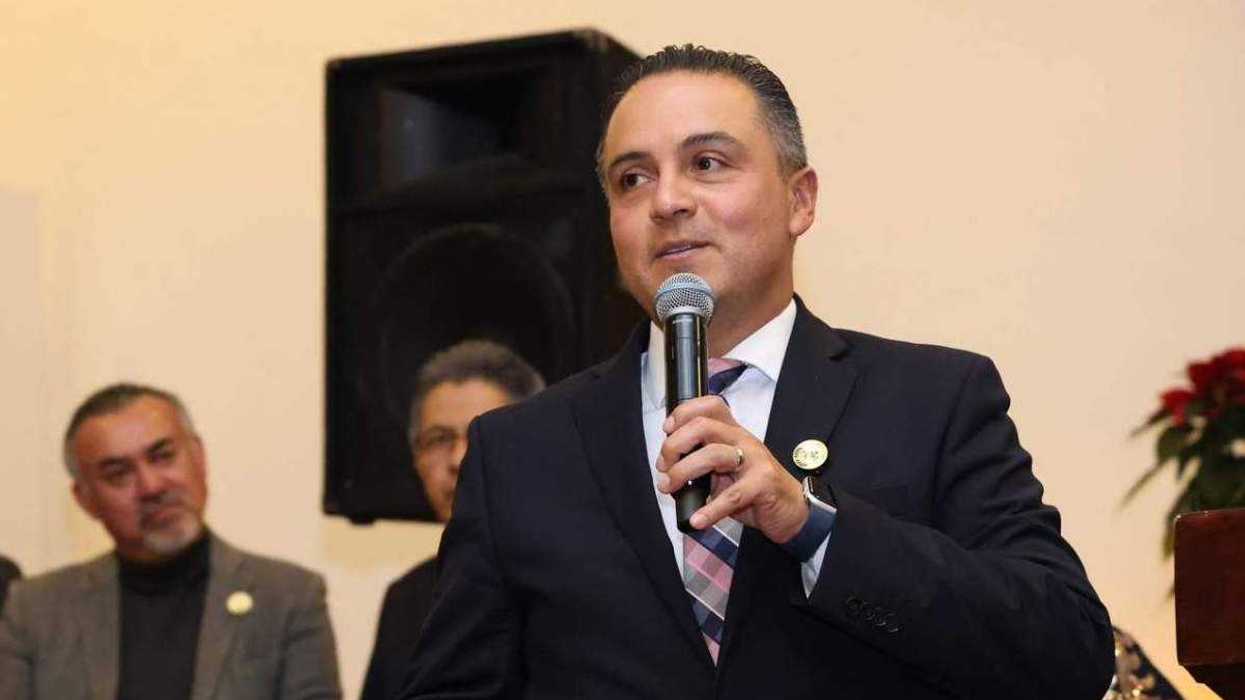 Autoridades estatales coordinan trámites aduanales para agilizar el ingreso de la caravana migrante proveniente de Laredo.