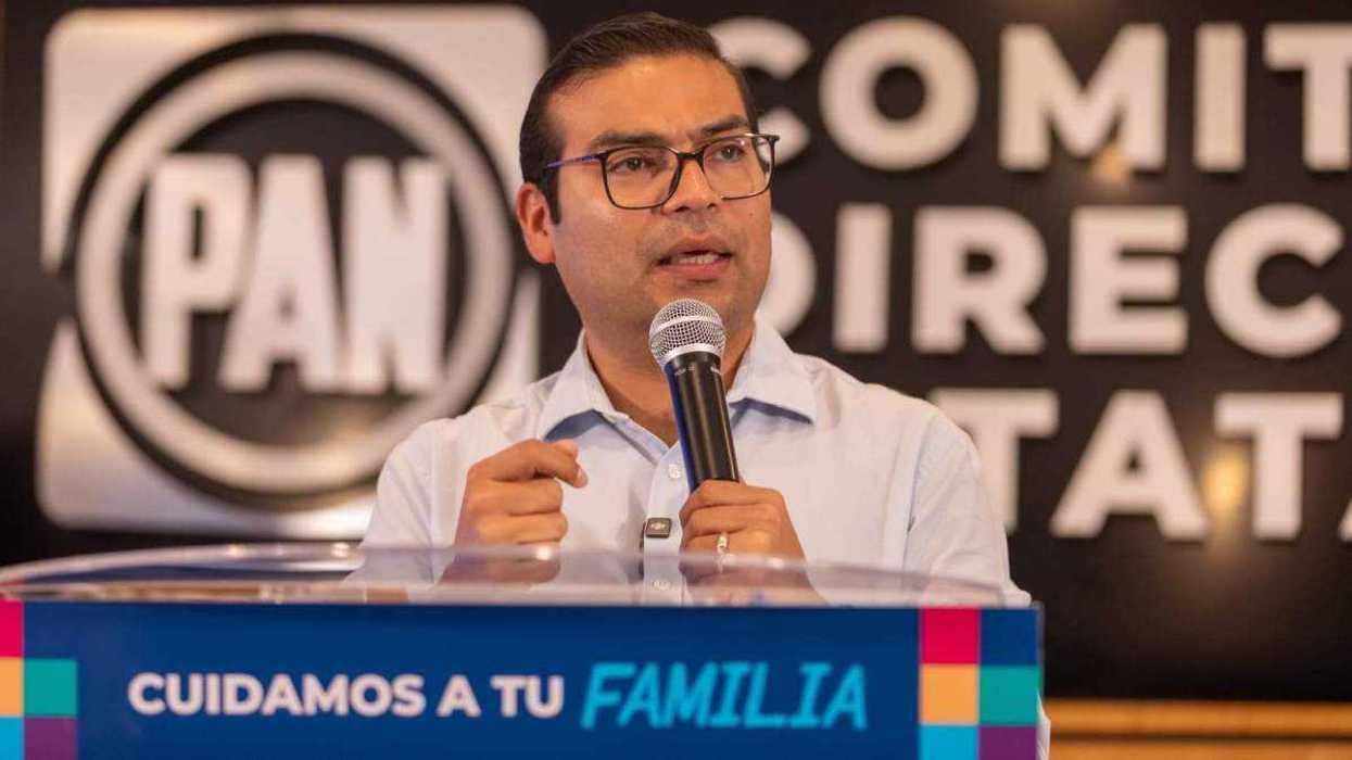 Autoridades estatales trabajan en la rehabilitación de caminos y retiro de 3 mil metros cúbicos de material en la sierra queretana.