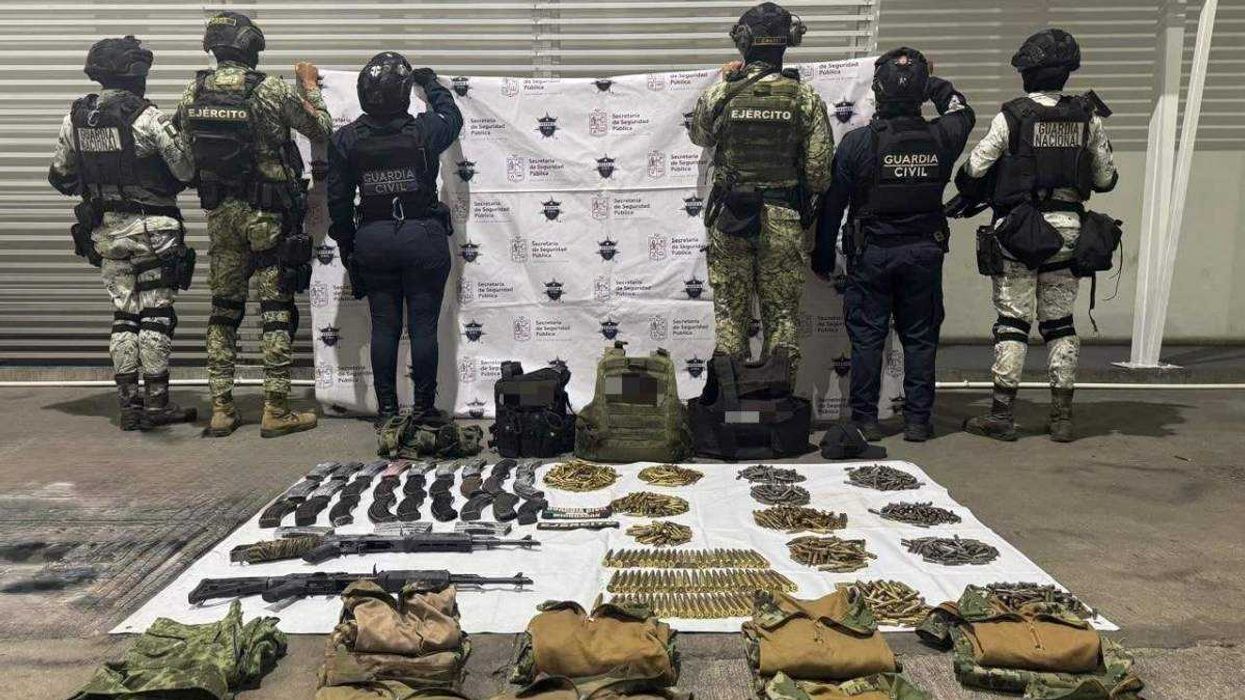Autoridades estatales y federales aseguraron tres camionetas robadas, rifles y más de 1,600 cartuchos vinculados al CJNG en operativo coordinado en Zinapécuaro, Michoacán.