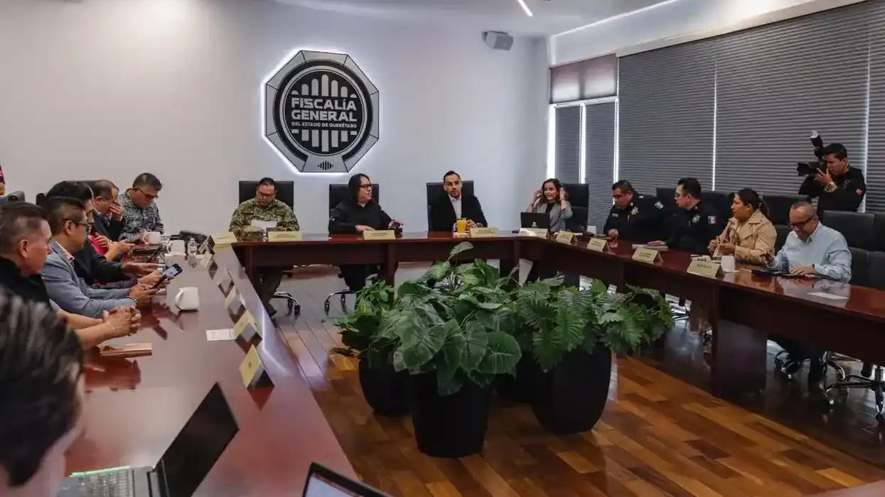 Autoridades estatales y federales sesionan en la Mesa para la Construcción de la Paz en la Fiscalía de Querétaro
