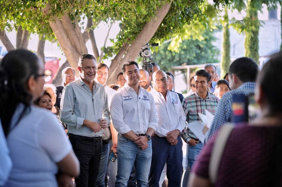 Autoridades estatales y municipales durante entrega de obras en Quer\u00e9taro.
