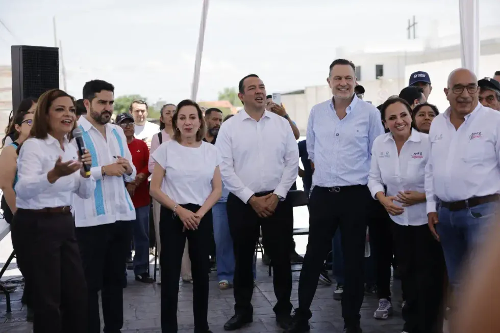 Autoridades estatales y municipales entregaron la urbanizaci\u00f3n de la calle Emiliano Zapata, en la colonia Guadalupe de Las Pe\u00f1as, en San Juan del R\u00edo.