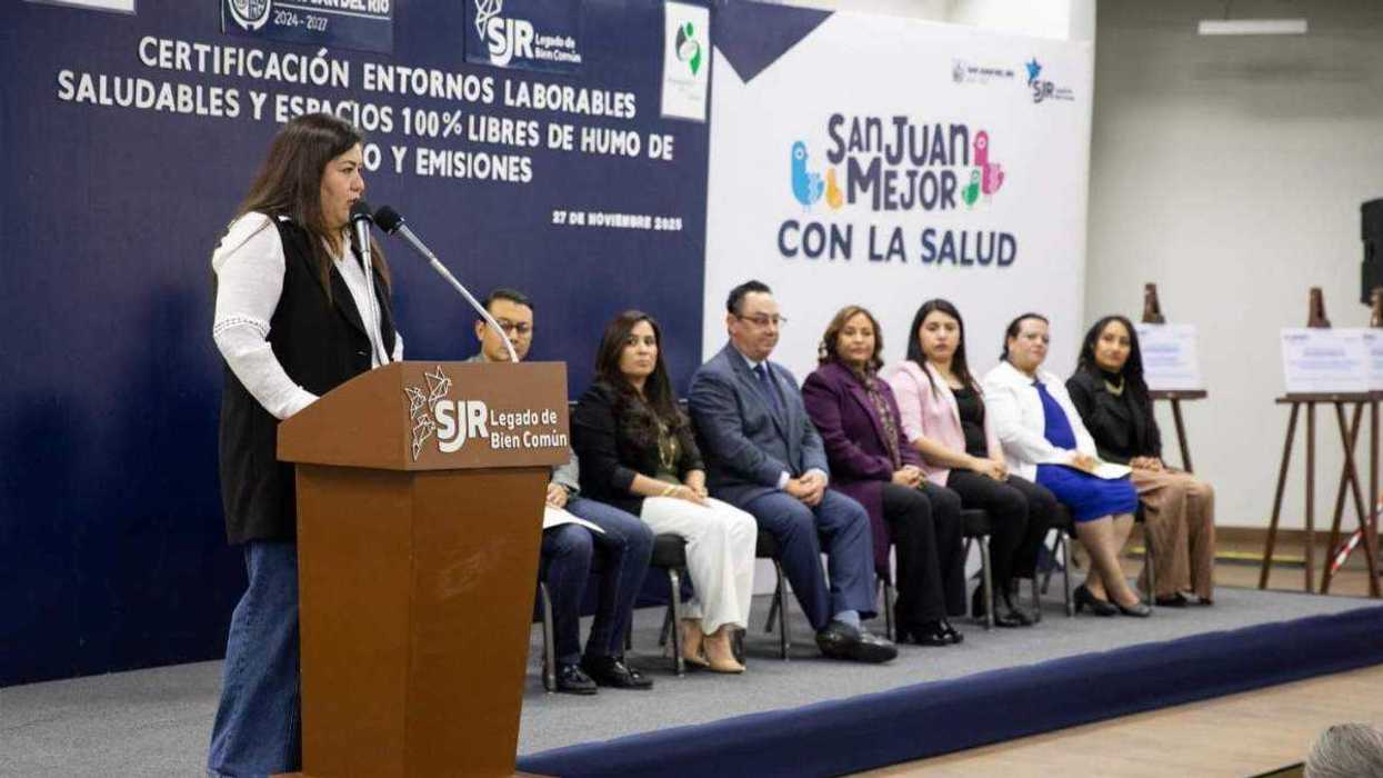 Autoridades estatales y municipales entregaron reconocimientos a 18 centros laborales de San Juan del Río certificados como espacios saludables tras ocho meses de implementar estrategias de vida saludable.