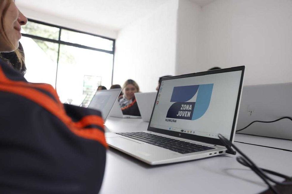 Autoridades estatales y municipales recorren las instalaciones de la Zona Joven de Huimilpan.