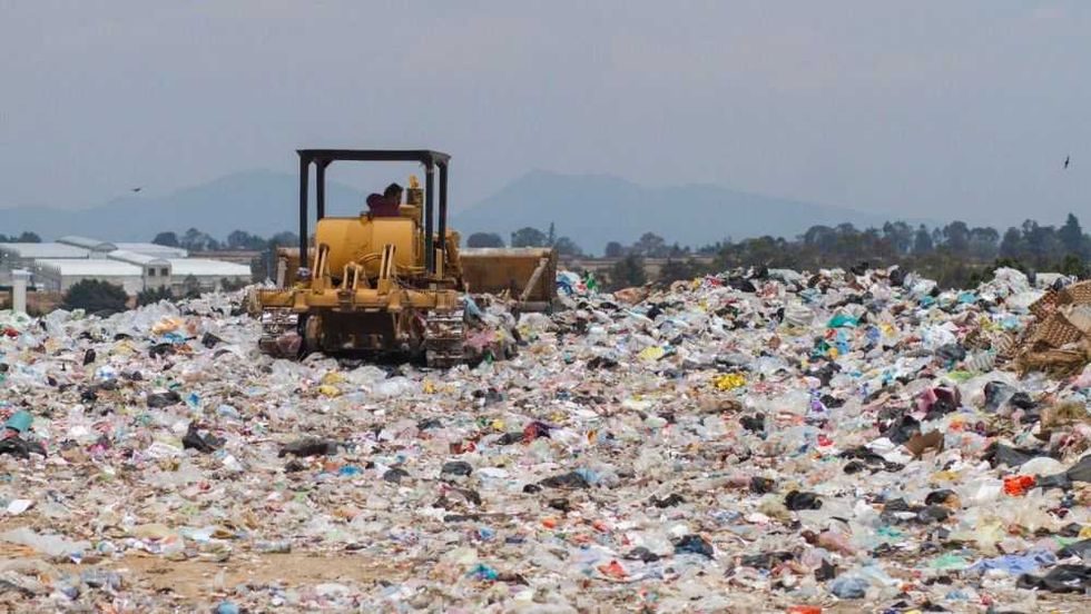 Autoridades estatales y municipales supervisan relleno sanitario de Amealco.