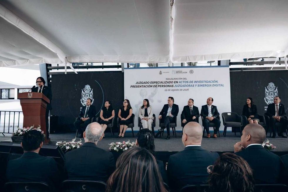 Autoridades estatales y personal del Poder Judicial y la Fiscal\u00eda General asisten a la ceremonia de inauguraci\u00f3n del Juzgado Especializado en Actos de Investigaci\u00f3n y Sinergia Digital, el 19 de agosto de 2026.