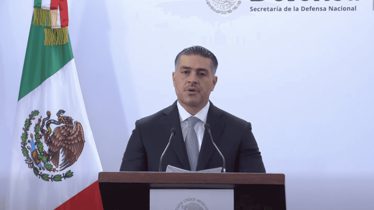 Autoridades federales coordinan investigación sobre el asesinato del alcalde Carlos Manzo en Michoacán, que derivó en la captura de líder de célula criminal.