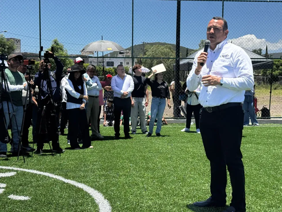 Autoridades federales, estatales y municipales inauguran dos canchas de f\u00fatbol 5 en la colonia Cerro Gordo, en San Juan del R\u00edo, como parte del programa Mundial Social 2026.